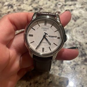 TISSOT WATCH // BROWN LEATHER BAND // worn but fab con , no scratches / mens